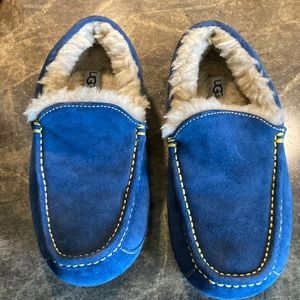 Uggs men’s slippers, size 8 or women’s 9.5